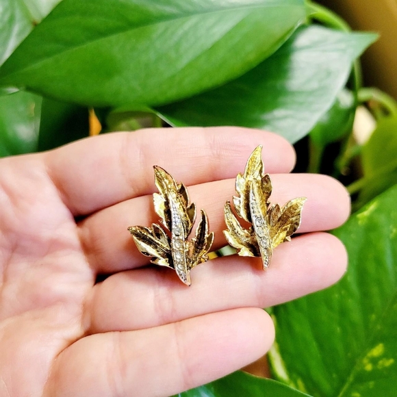 Vintage Gold Rhinestone Leaf Clip-On Earrings - Picture 2 of 8